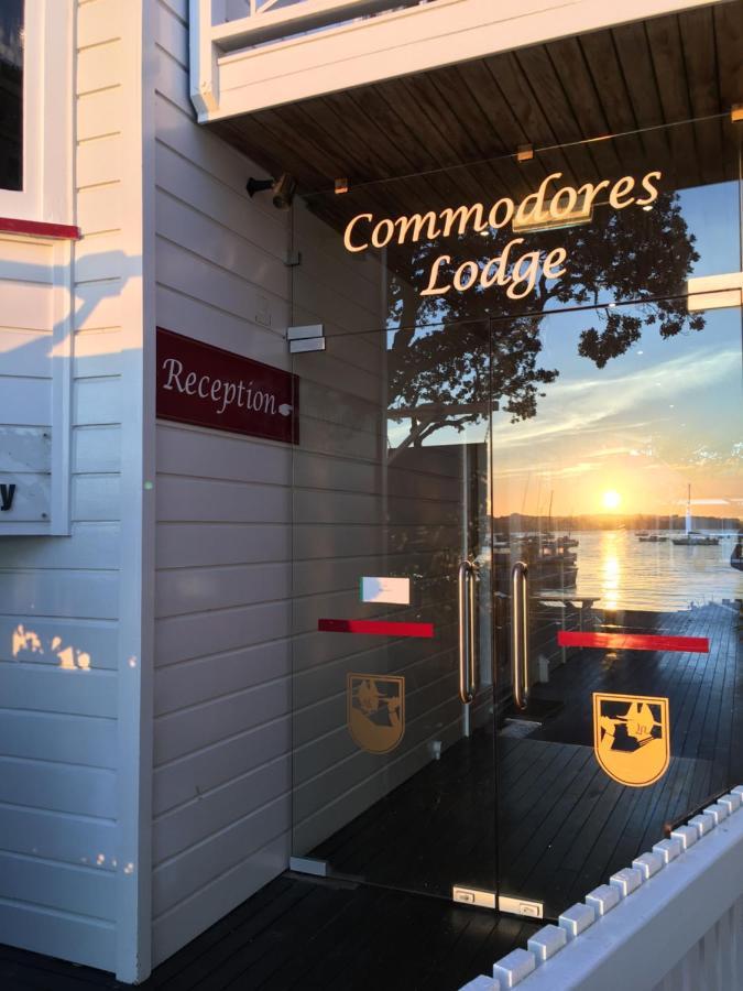 Commodores Lodge Russell Exterior photo