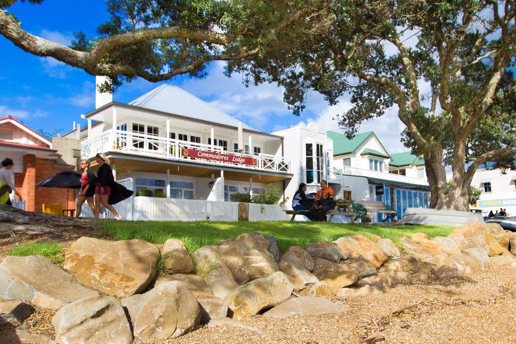 Commodores Lodge Russell Exterior photo